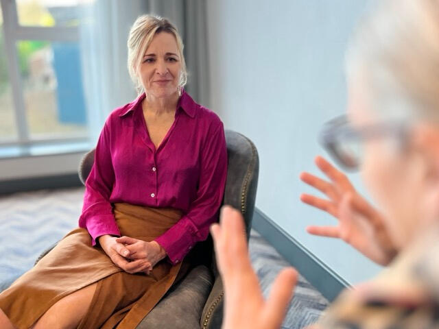 Coaching Supervision Isolde Norris in a one-to-one session with a client